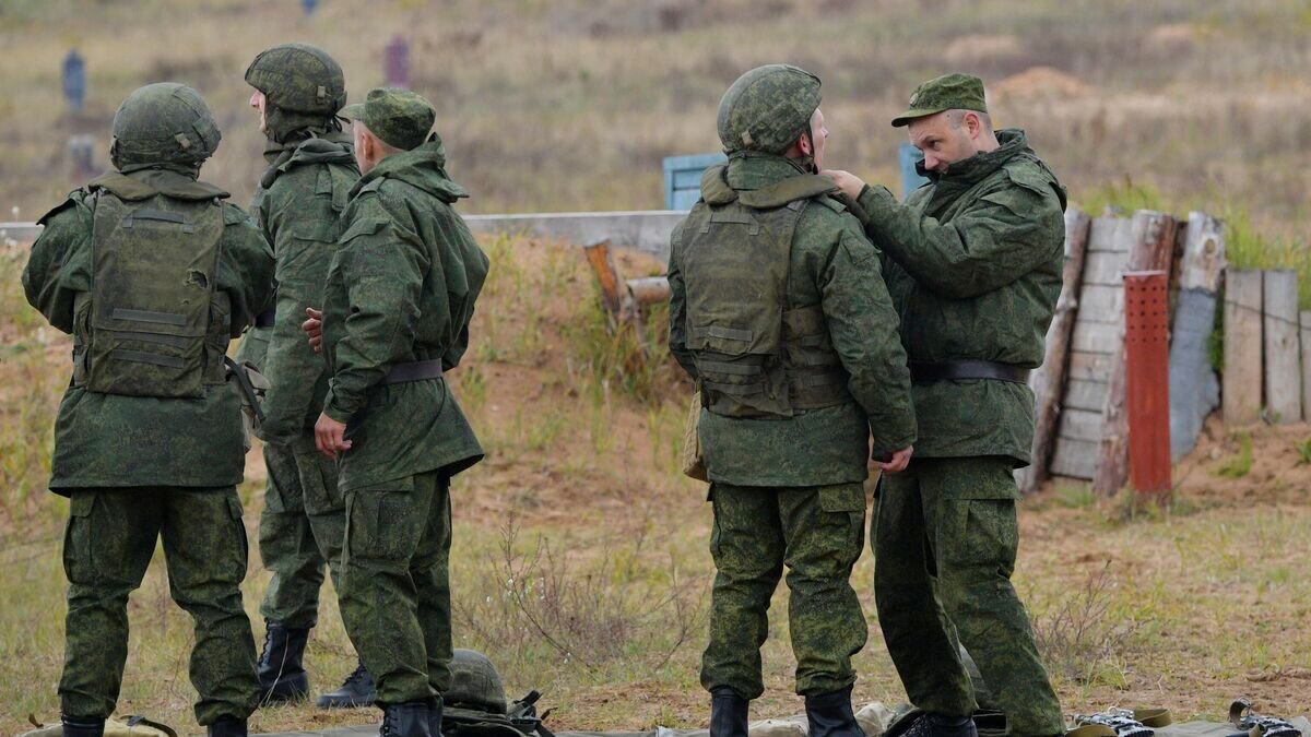    Мобилизованные граждане во время занятий по боевой подготовке на базе военного полигона в Ленинградской области© РИА Новости / Александр Гальперин