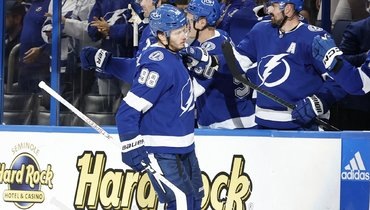 Русский защитник затмил Овечкина! Он повторил невероятный рекорд 30-летней давности  📷
