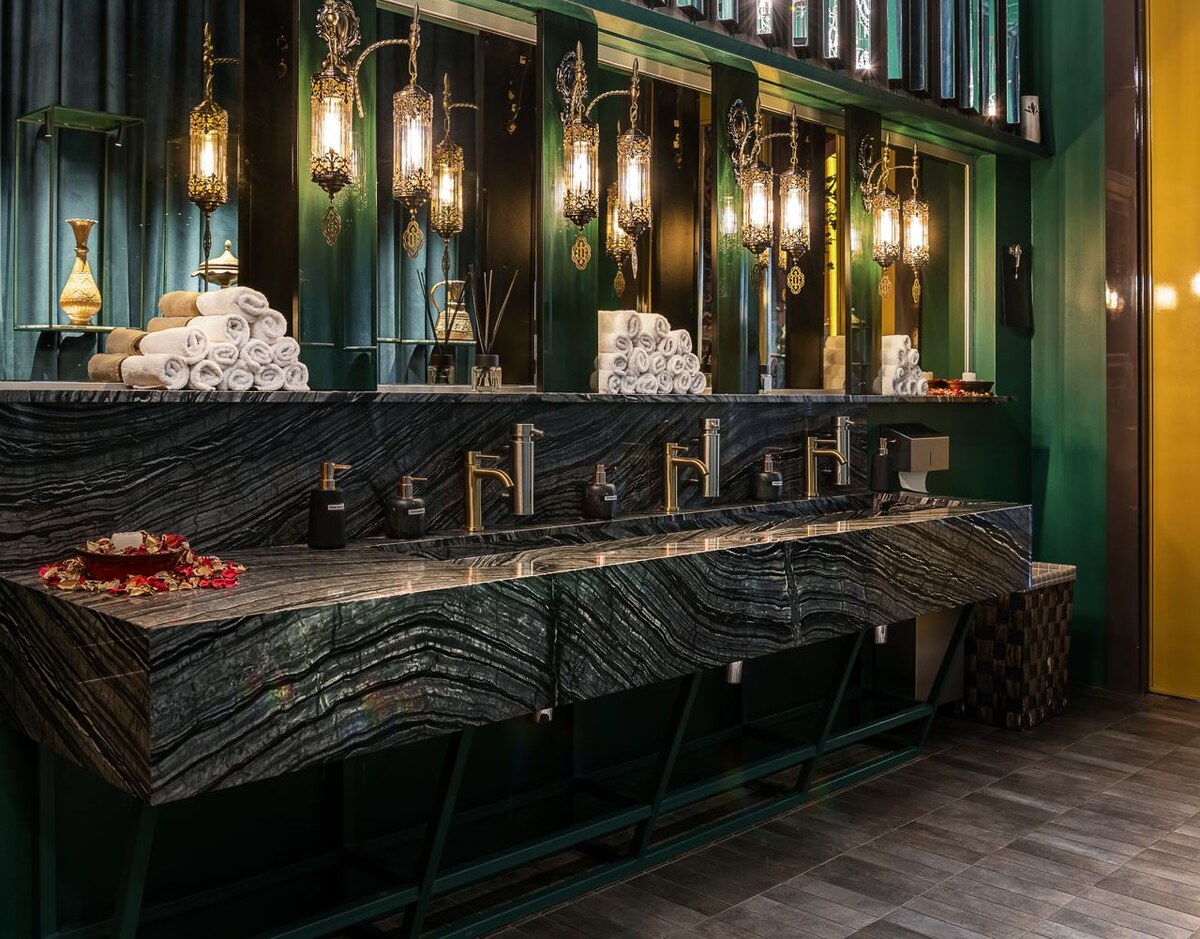 Наш реализованный проект - раковина для ресторана из мрамора Silver Wave