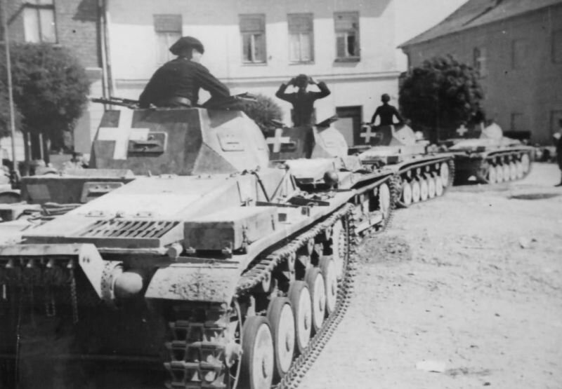 Колонна танков Pz.Kpfw.II в Польше.