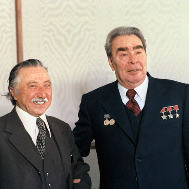 Леонид Ильич Брежнев даже прослезился от избытка чувств при встрече с Луисом Корваланом, освобождённым в обмен на Буковского из чилийских застенков

18 декабря 1976 года состоялся тот знаменитый обмен
