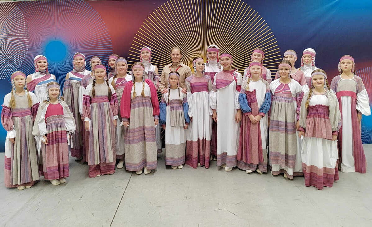 Выступление с коллекцией «Девичий обряд» народного коллектива «CRAZY» заняло второе место в номинации «Этно мода»