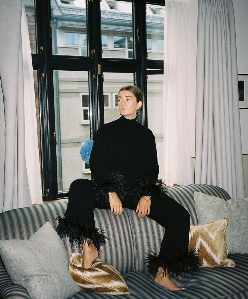     Перья: где купить и с чем носить самый эффектный тренд зимы. Фото: @daily_sleeper