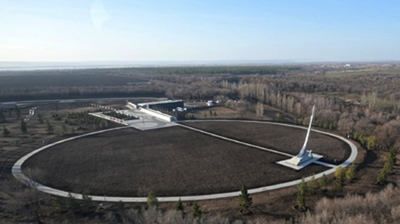     При подлете к аэродрому «Энгельс» Саратовской области средствами ПВО был сбит на малой высоте украинский беспилотный летательный аппарат. В декабре 2022 года это уже второй удар ВСУ по аэродрому в Саратовской области.