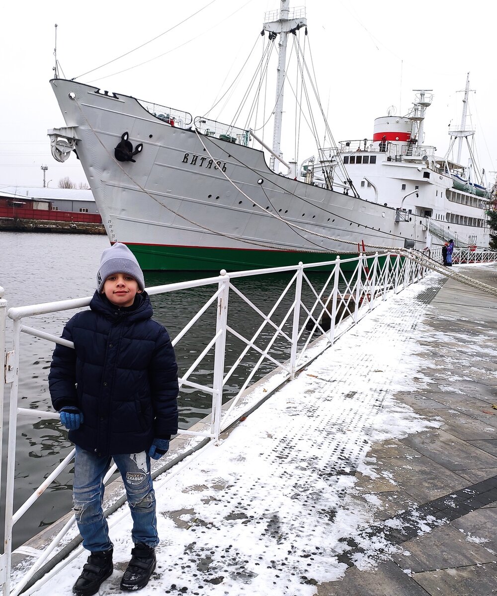 Кстати, рядом с этим кораблем расположен Хомлин Витёк :)