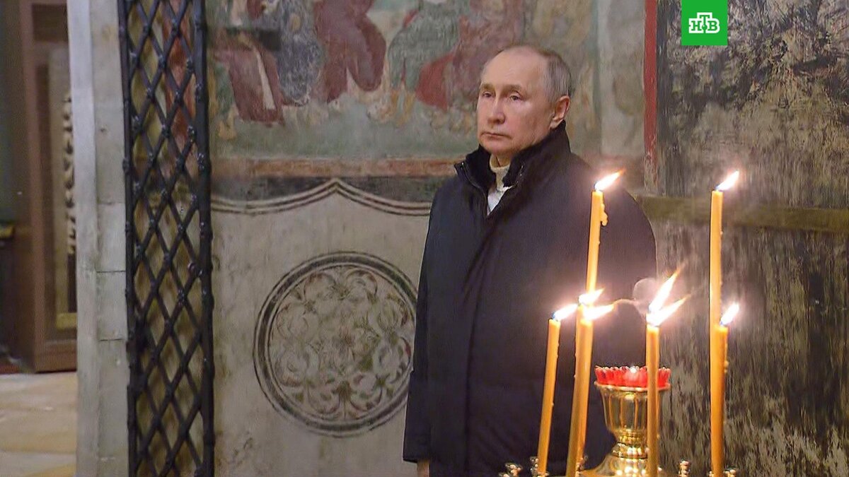 Путин в храме фото