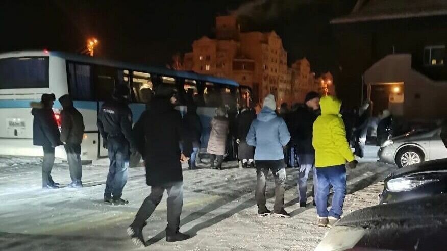     Мобилизованным югорчанам дали возможность отметить Новый год дома.