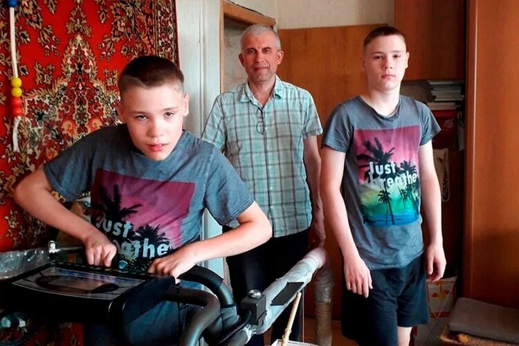    Братья, разлученные в детском возрасте