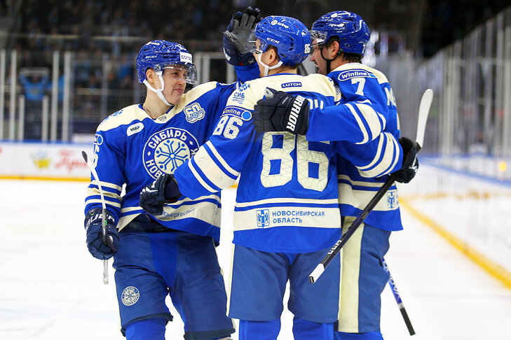    Победив «Динамо», «Сибирь» вновь вернулась на третью строчку в турнирной таблице конференции «Восток». Фото Артема Тиунова