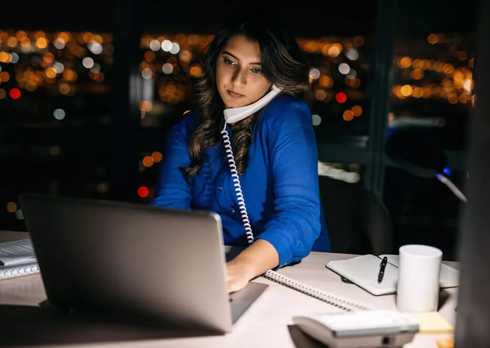 приколы про ночную работу. человек за компьютером. картинки о тех кто работает ночью. приколы про ночную работу. ночью включается.