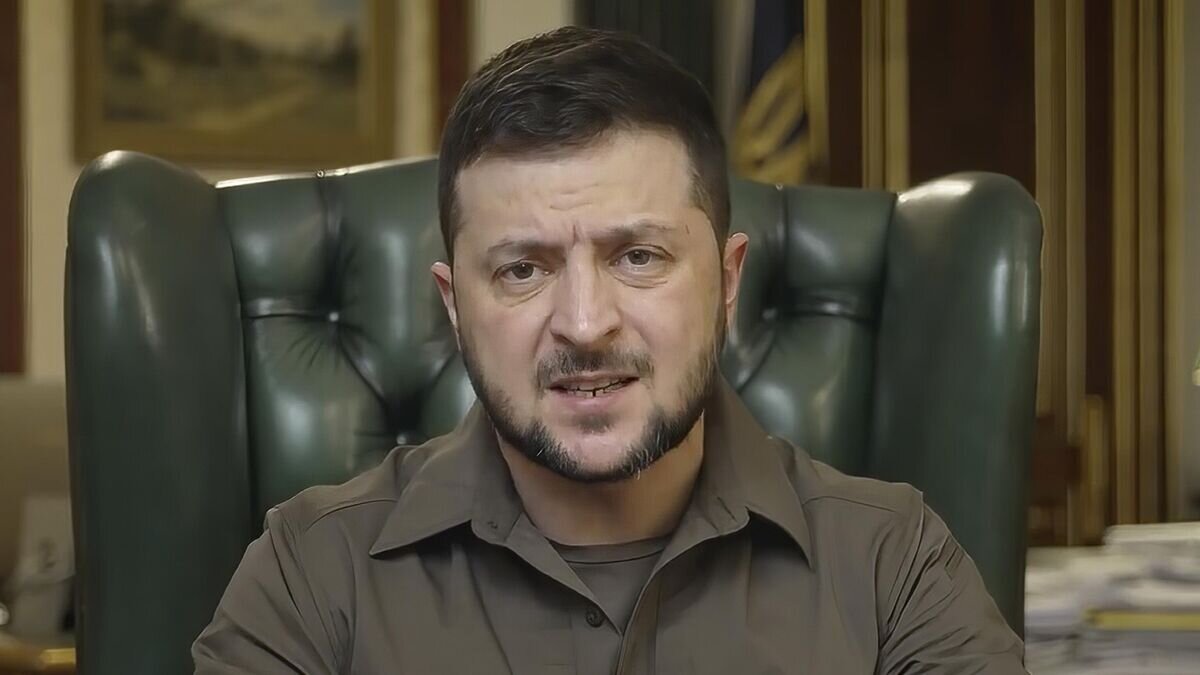    Президент Украины Владимир Зеленский во время телеобращения© AP Photo / Ukrainian Presidential Press Office