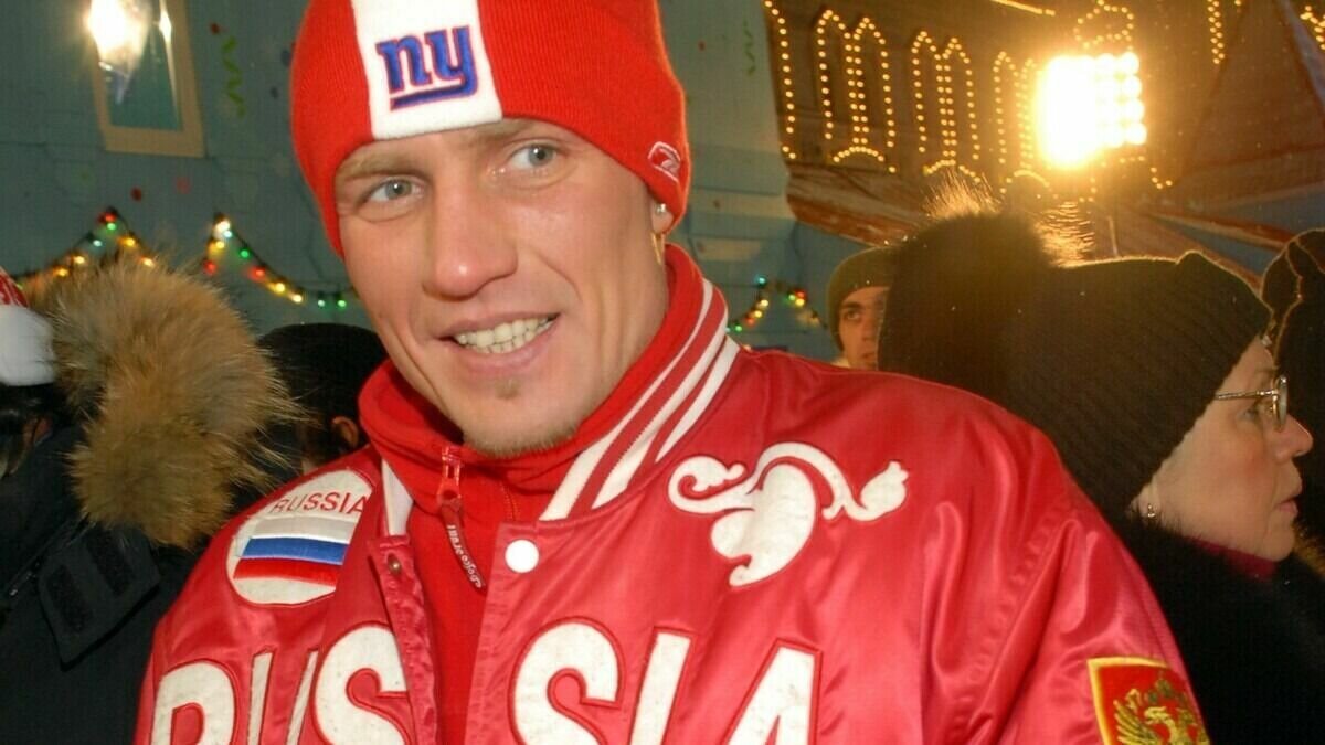     10 января олимпийского чемпиона госпитализировали с пневмонией.