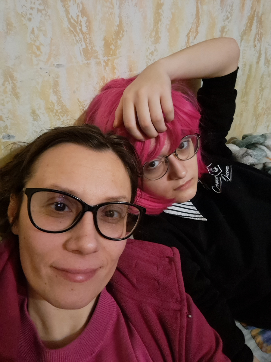 Она у меня творческая личность))