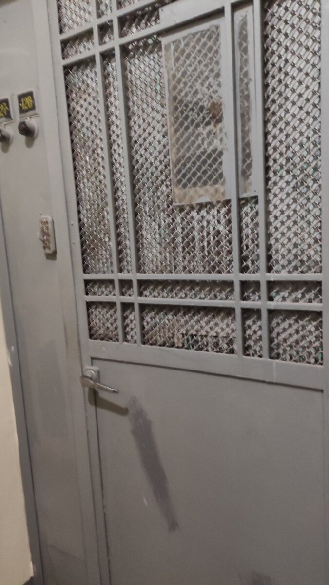 небольшая камера в хамовниках, с кормушкой, родом из ССССР