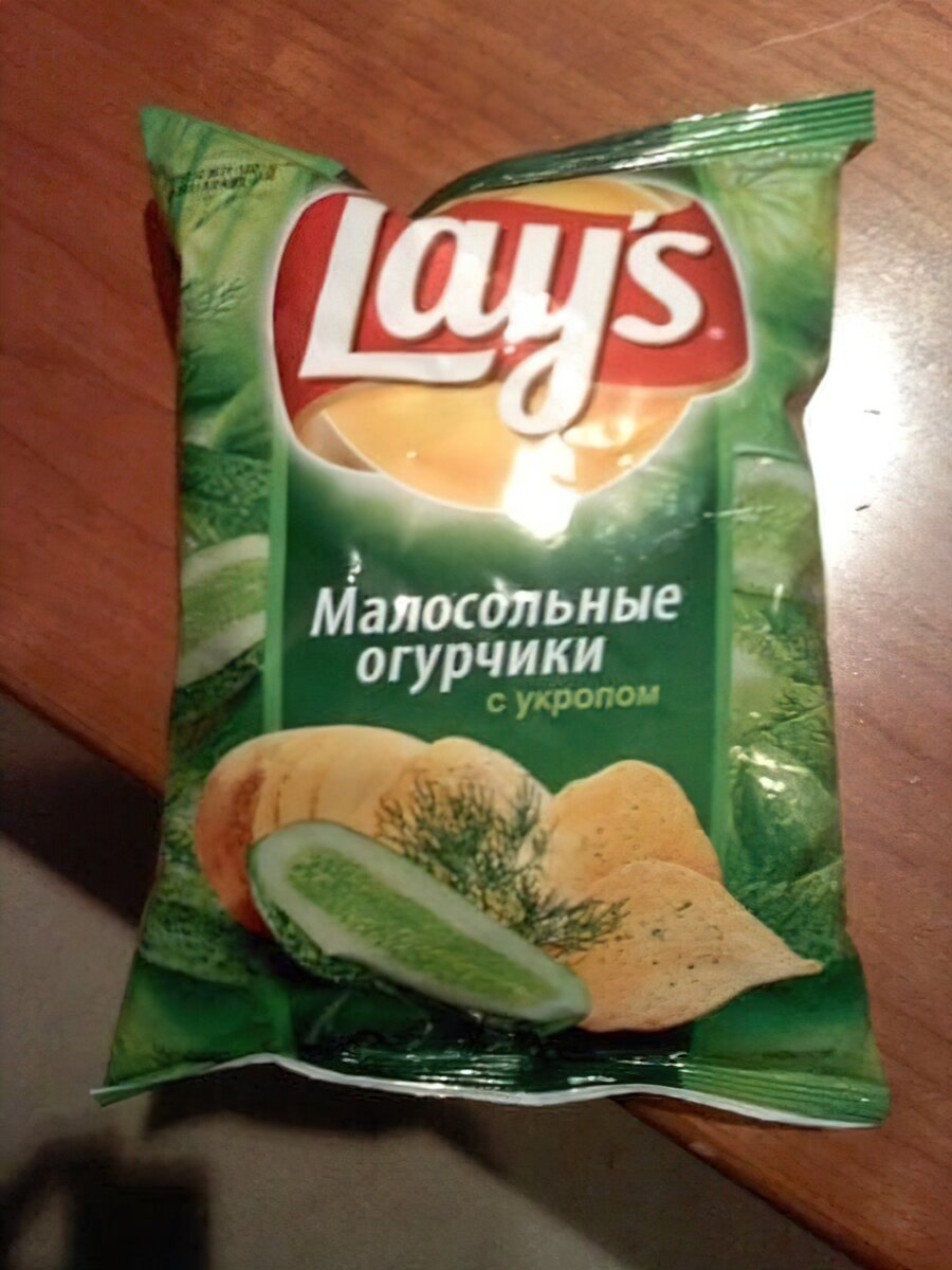 Лейс со вкусом огурцов. Чипсы лейс с огурцом. чипсы лейс со вкусом соленых огурцов. лацс малосольные огурчик. чипсы лейс малосольные огурчики.