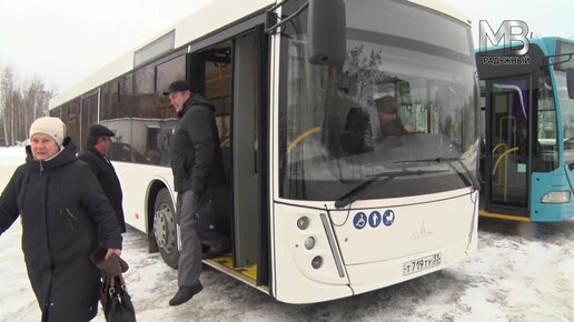 Расписание автобуса 115 радужный 2024. Выходить из автобуса. Двойной автобус. Местная маршрутка. Новые автобусы в Радужном.