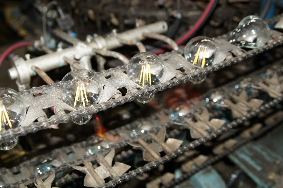 Фото: LEADlight - Лампочка Томича 