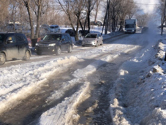     В Хабаровске последствия пожара буквально вытекли на дорогу ФОТО: мэрия Хабаровска