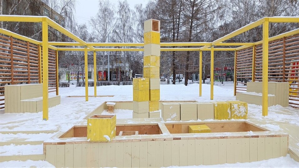     Опасная конструкция высотой около 3,5 метра в парке Архипова. Фото: Илья Рощин / МК-Урал.