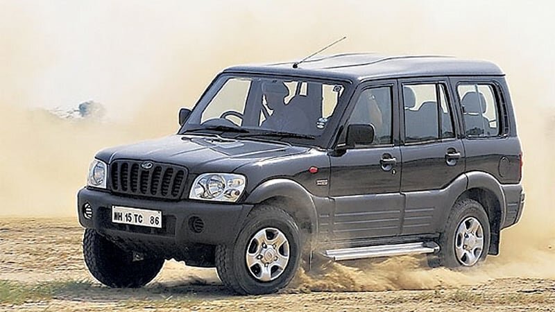 Водитель в чалме, наверное, индус