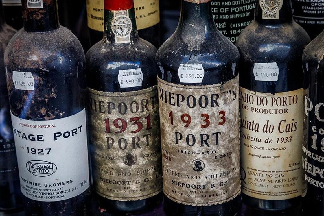 Чем отличается портвейна. Портвейн алкоголь. Португальский портвейн Порто в СССР. Элитный портвейн Porto. Портвейн крепость.