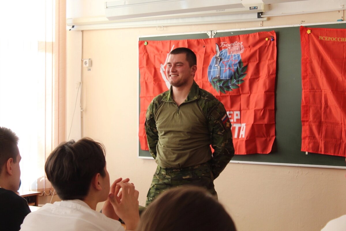    В Оренбуржье участник СВО Дмитрий Романов провел урок мужества для юнармейцев Кристина Просвиркина