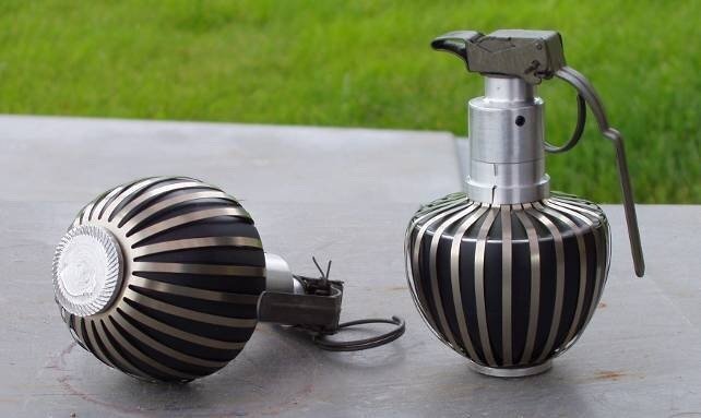 Граната AB HGr. Источник фото: https://soldierweapons.ru/newsi/new/500626-shvedskaya-prygayuschaya-granat.html