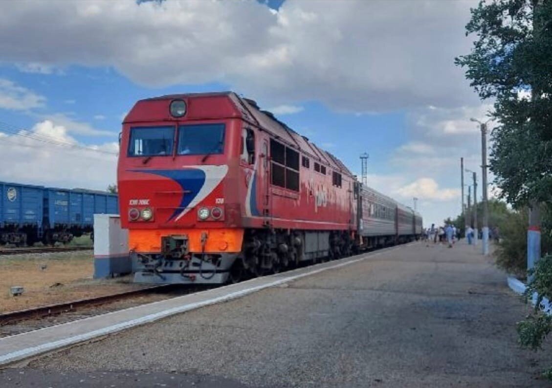 Туристический поезд. Фото с сайта https://vesti-kalmykia.ru 