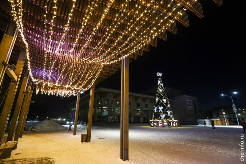    Город уже начал подготовку к следующим новогодним праздникам. Об этом рассказал заместитель мэра Вадим Ядов.
