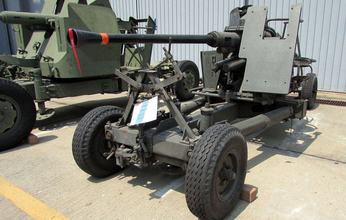    Зенитное орудие Bofors L70  Roy Kabanlit/CC BY-SA 4.0/Wikimedia Commons