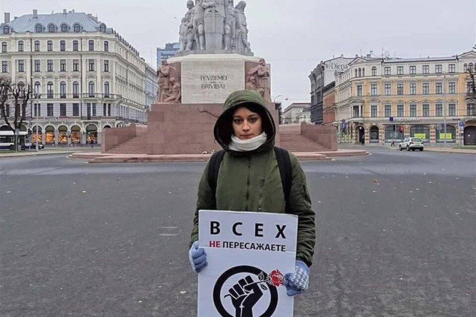     Студентка СПбГУ Андриец, утверждают латвийские спецслужбы, причастна к деятельности телеграм-канала «Антифашисты Прибалтики», наносящегося ущерб «интересам национальной безопасности Латвии»  СОЦСЕТИ