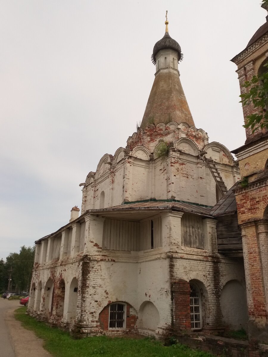 Реставраторы обнаружили в нижнем этаже церкви помещение, которое можно определить как небольшую тюрьму