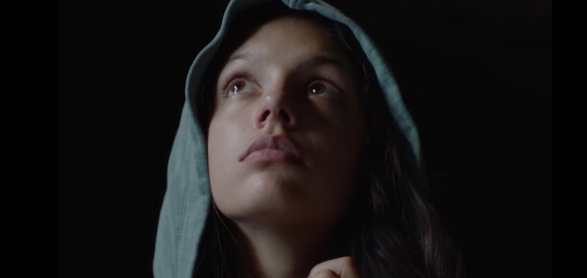  Скриншот канала evro seriаl. Сериал  «Остров» (2019)  Франция 1 сезон, 6 серий