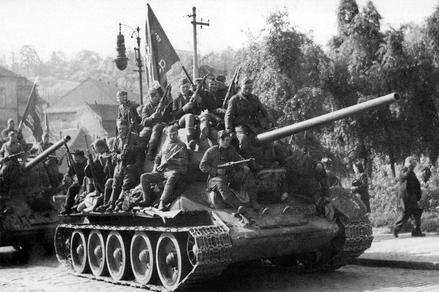 Фотография сделанная советскими корреспондентами в мае 1945.
