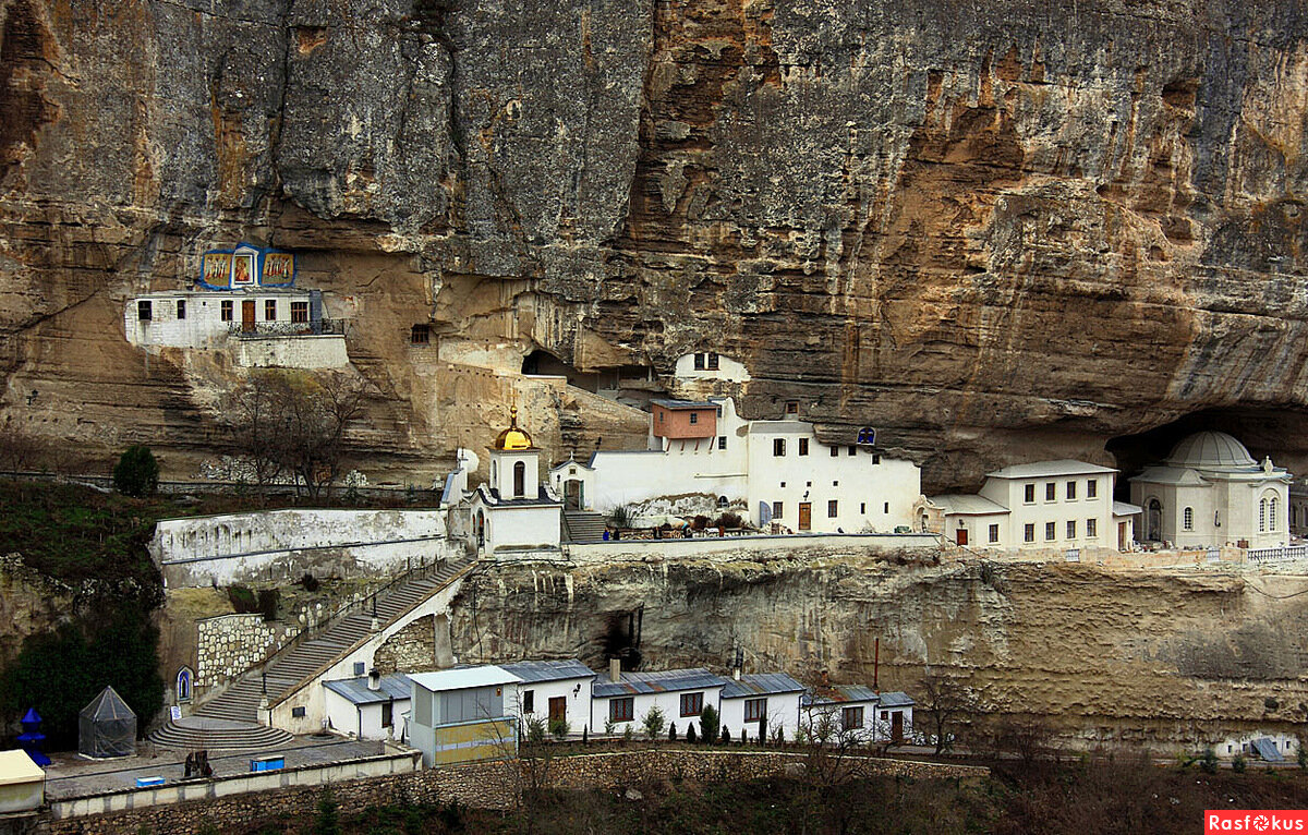 Вид на Храм.