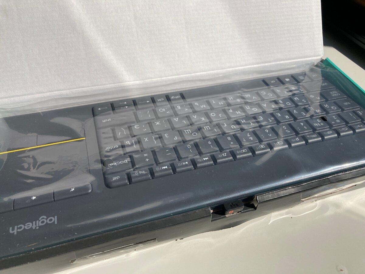 Распаковка Logitech K400 Plus. Листайте ⏩