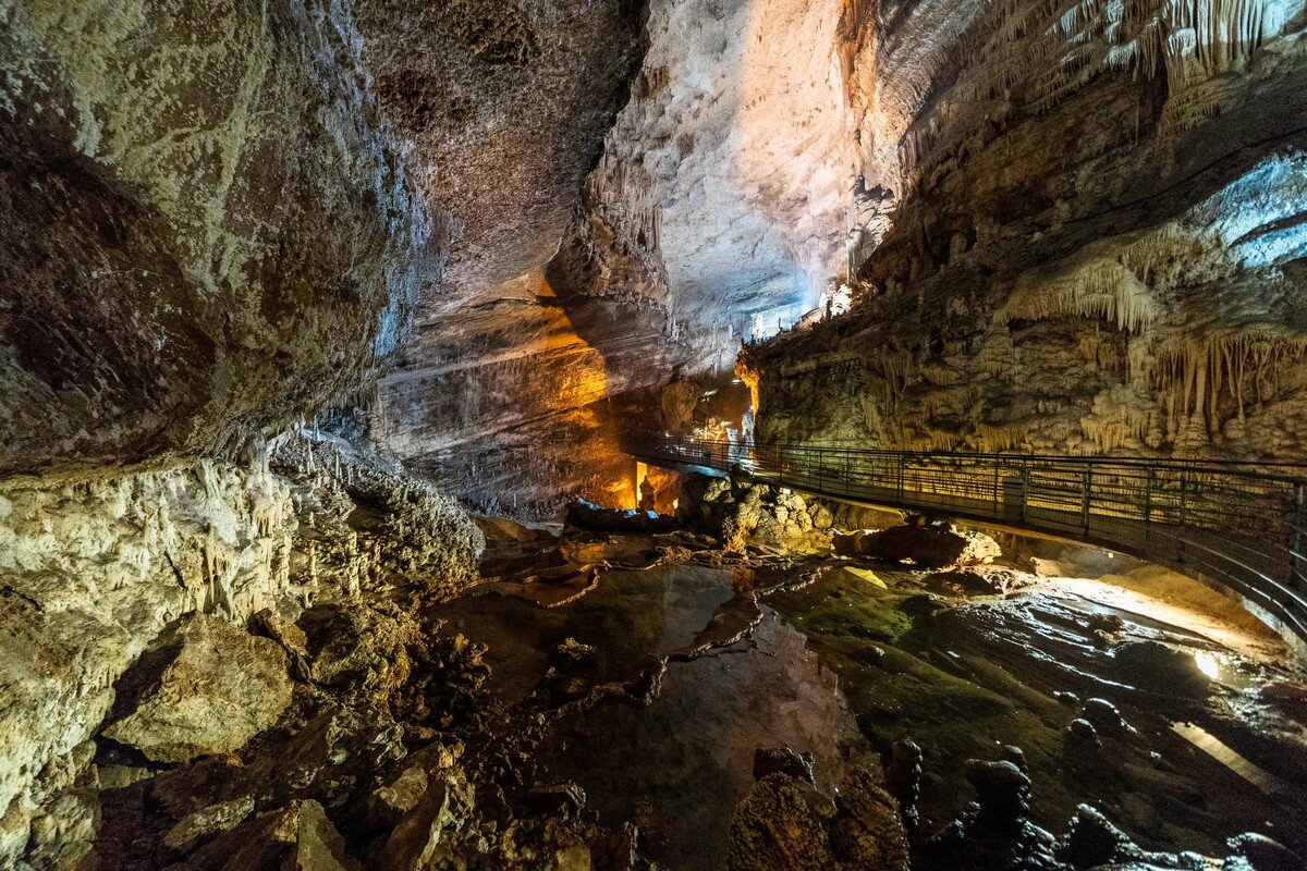 пещера джейта ливан. джетта гротто. грот в ливане 4 буквы. бейрут ливан сталактитовые пещеры. водопад баатара ливан.
