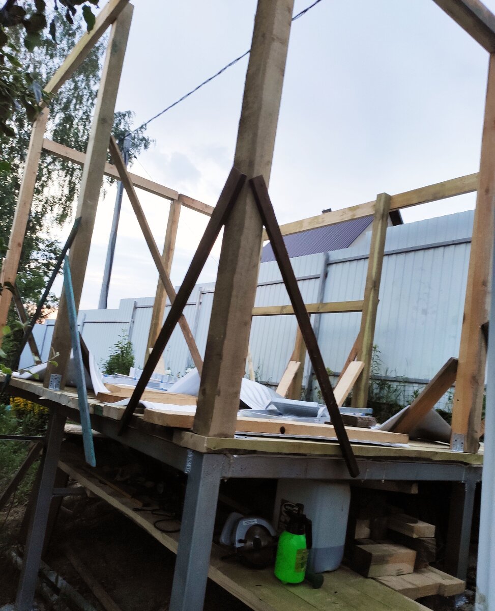 Выставил столбы