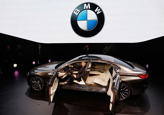 Седан с распашными дверями без средней стойки, с кузовом, сконструированным из карбона и алюминия, предсказывает внешность модели, которая может выйти на рынок в 2016 г.