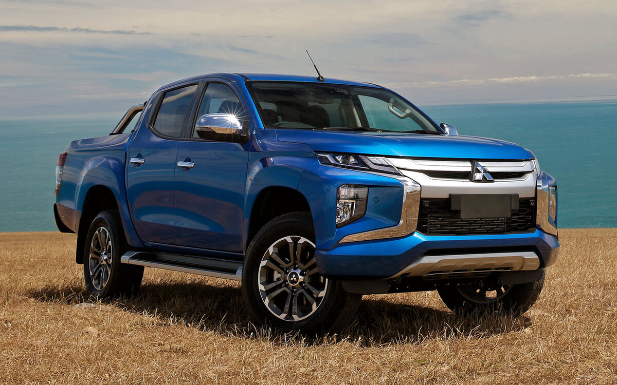 Mitsubishi L200, Outlander и Mirage соответственно.