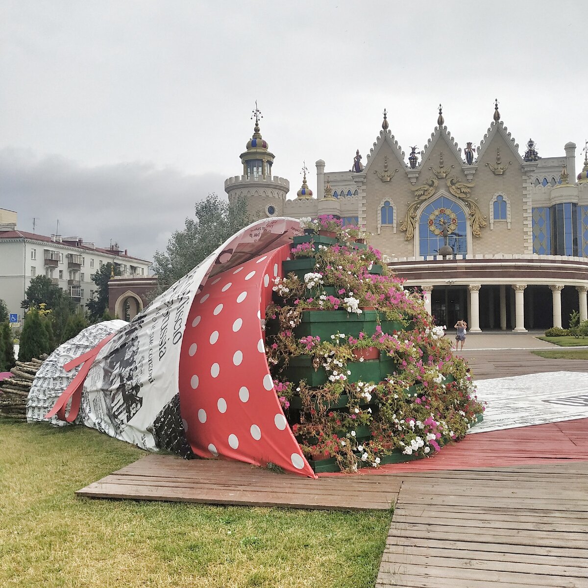 Фотозона перед казанским театром кукол