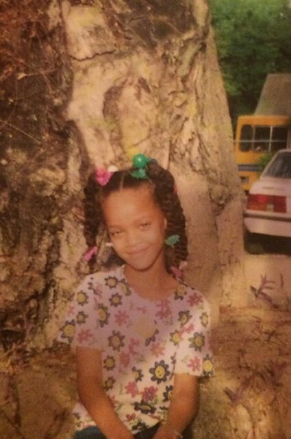 будущая певица Рианна в детстве. фото -Яндекс картинки.