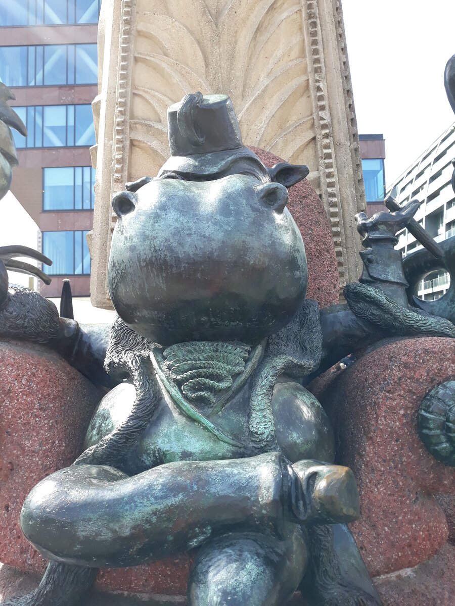 Одна из скульптур в Роттердаме. Личный архив