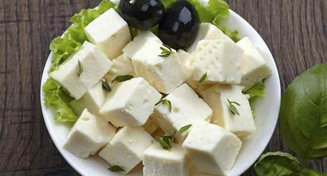 Можете заменить брынзой, но вкус будет уже другой. 