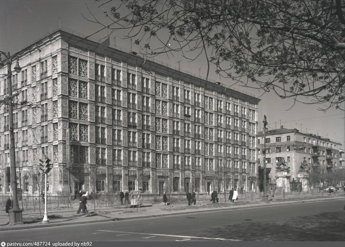 Ажурный дом. 1955. Фото А.А. Александрова, с сайта www.pastvu.com.