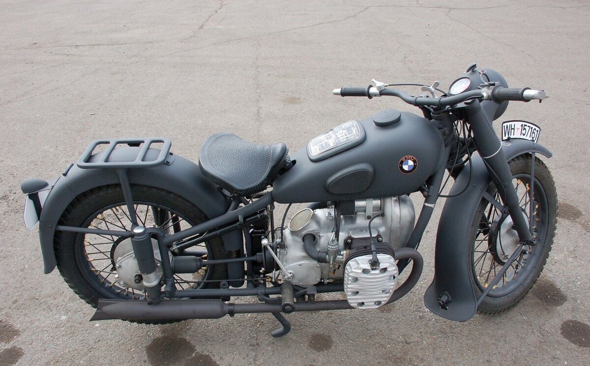 Немецкий мотоцикл BMW r71
