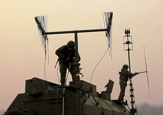 Экипаж комплекса радиоэлектронной борьбы «Палантин» - Фото: MIL.RU