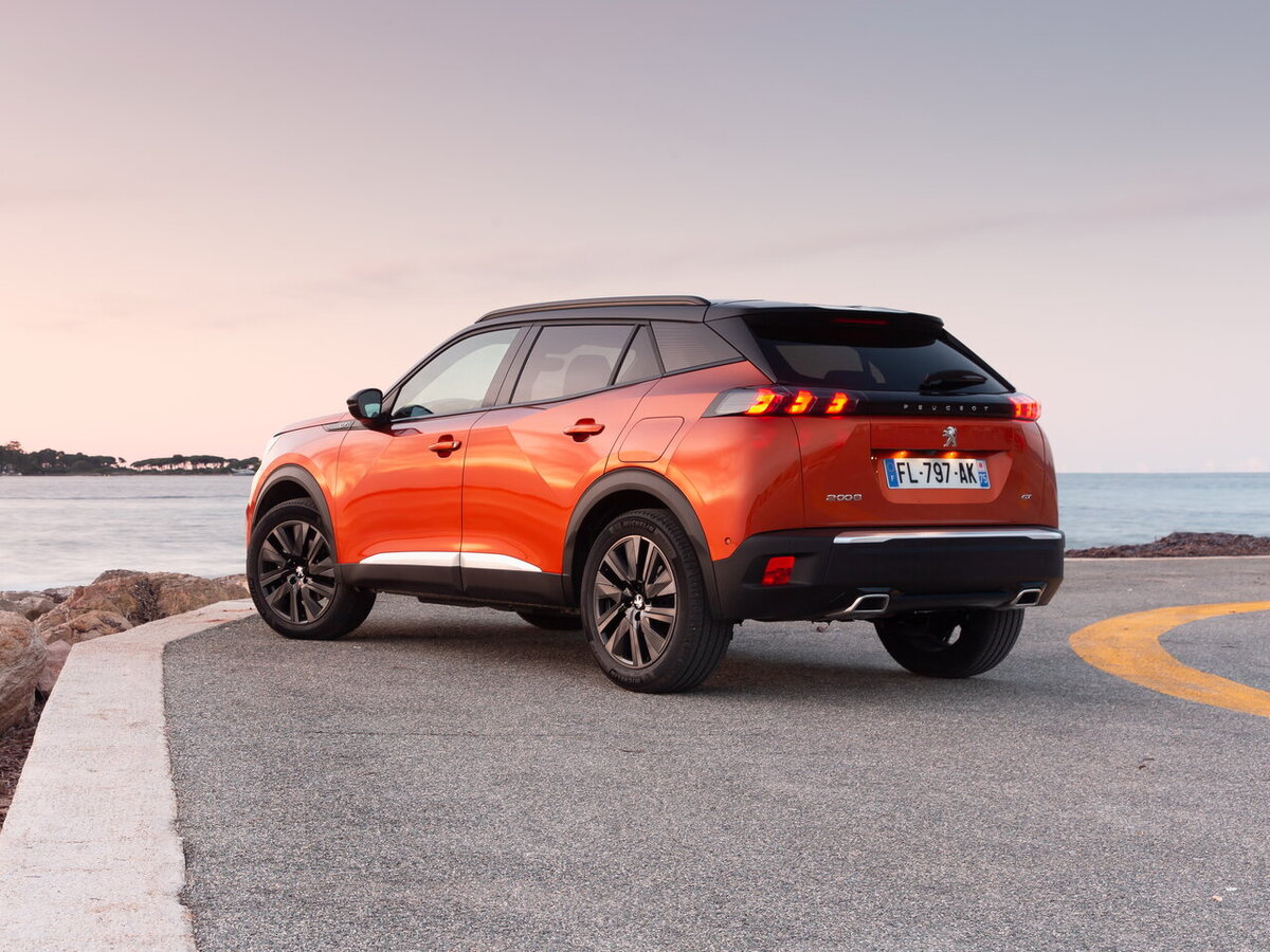 новый PEUGEOT 2008 (фото из открытых интернет источников)