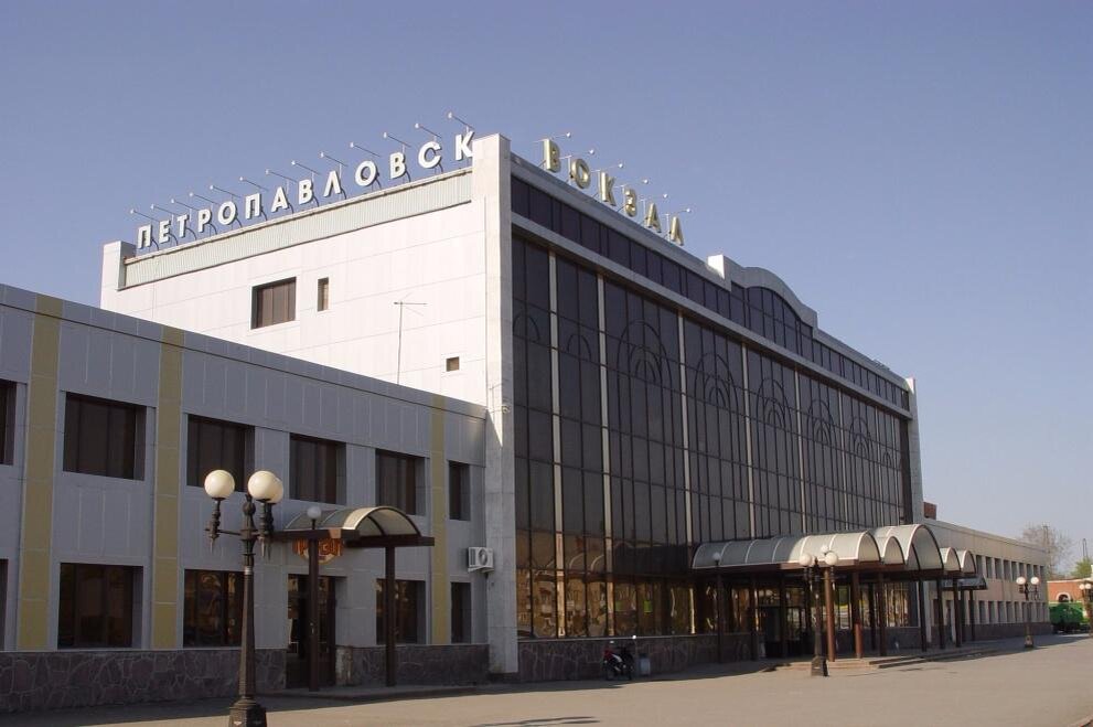 Телефон жд вокзала петропавловска. Петропавловск жд вокзал. Вокзал города петропавловск казахстан. Железнодорожный вокзал петропавловск казахстан. Телефон жд вокзала петропавловска.