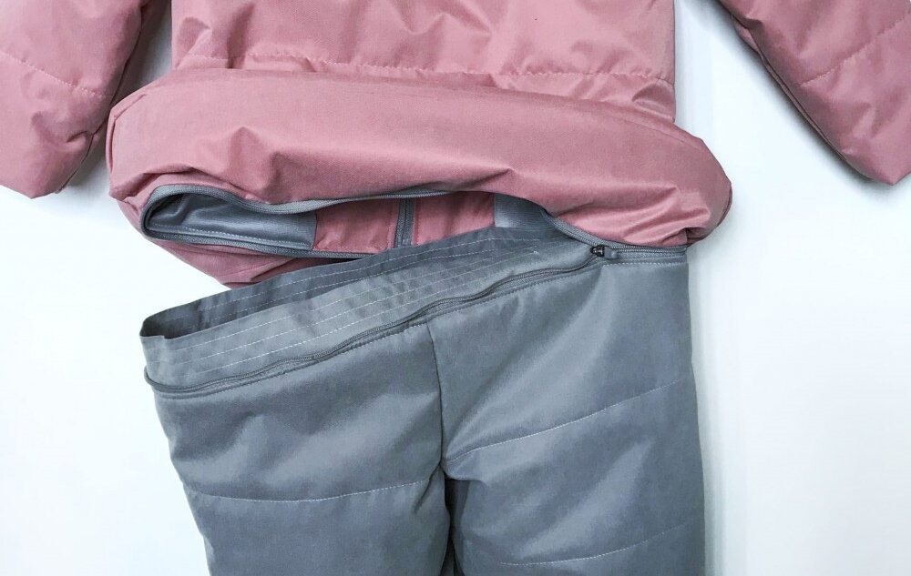 И комбинезон превращается в куртку